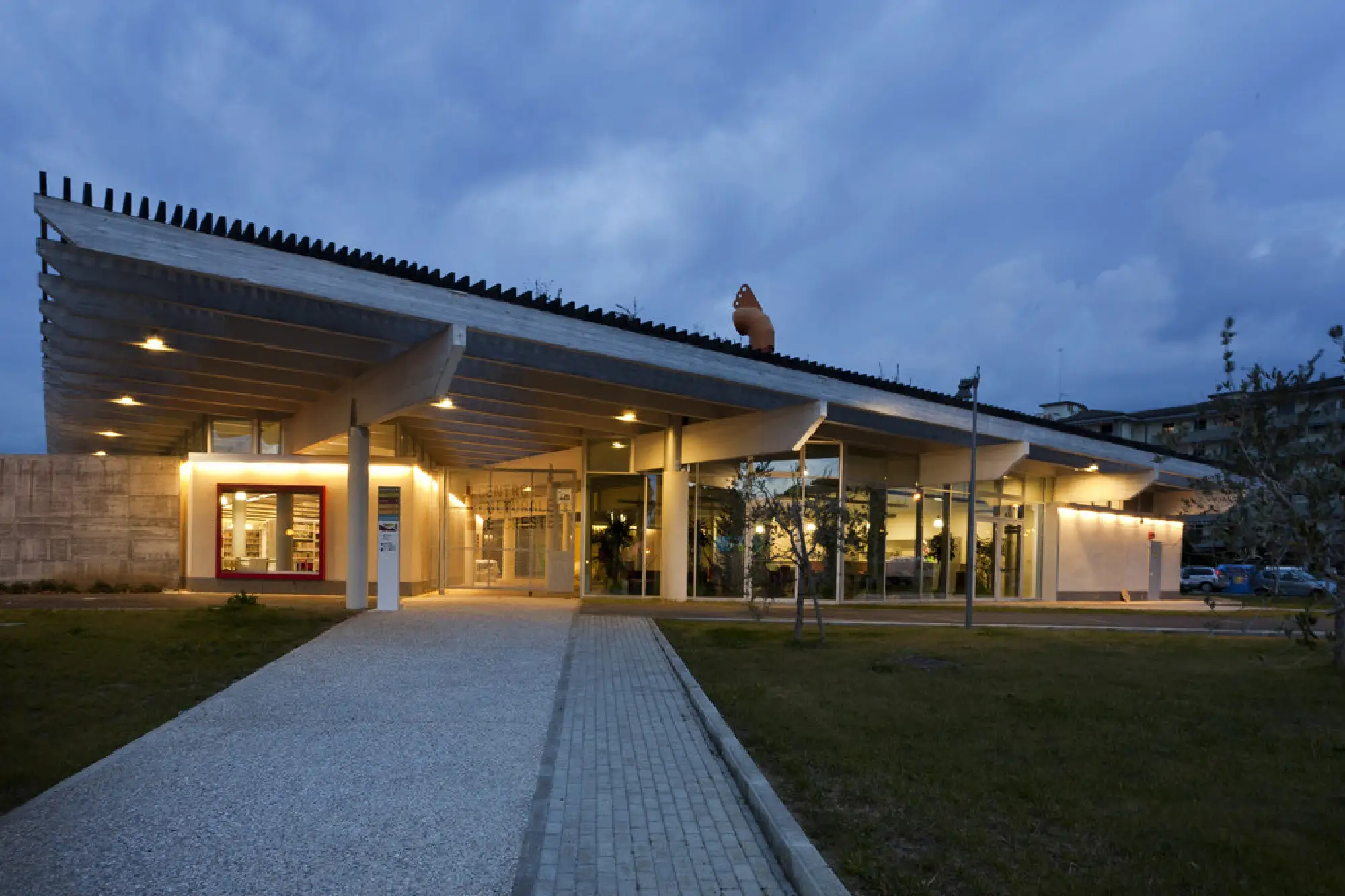  TEATRO DELL’ARGINE VERSO LA CITTÀ IDEALE IDENTITÀ/CRESCITA/IMPRONTA ECOLOGICA SUL MONDO PROGETTO RIVOLTO ALLE SCUOLE SECONDARIE DI PRIMO GRADO DEL COMUNE DI ROSIGNANO image